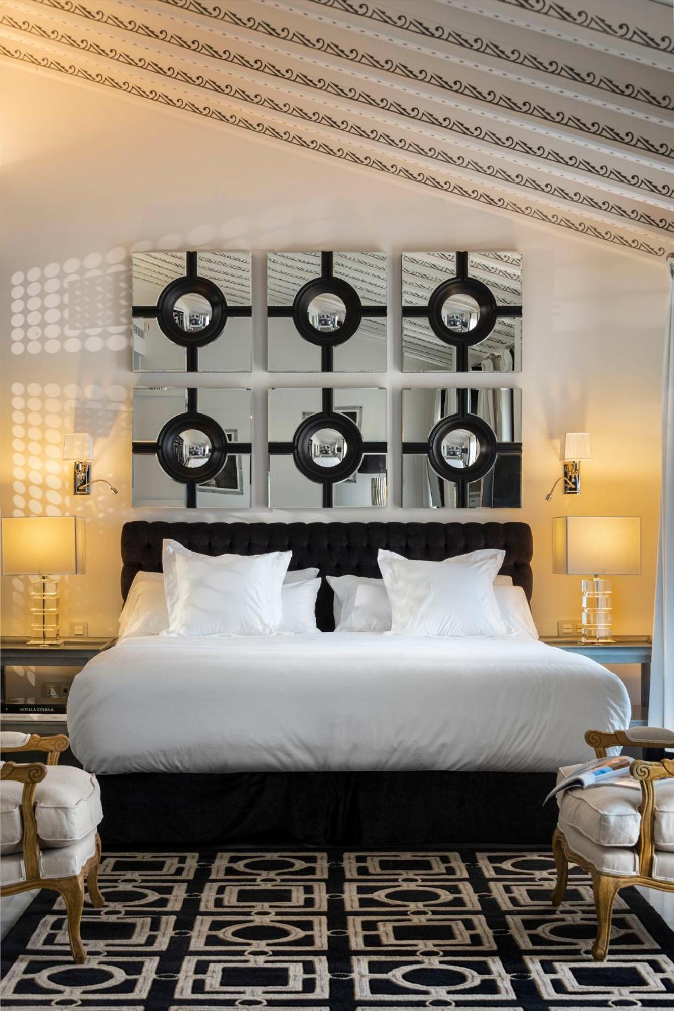 Casa De Triana Luxury Suites By Casa Del Poeta Севилья Экстерьер фото