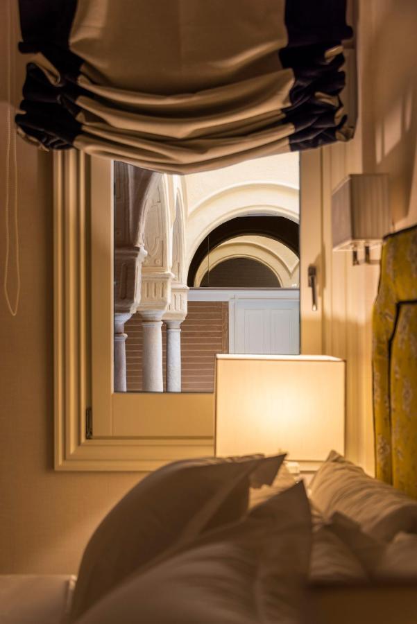 Casa De Triana Luxury Suites By Casa Del Poeta Севилья Экстерьер фото