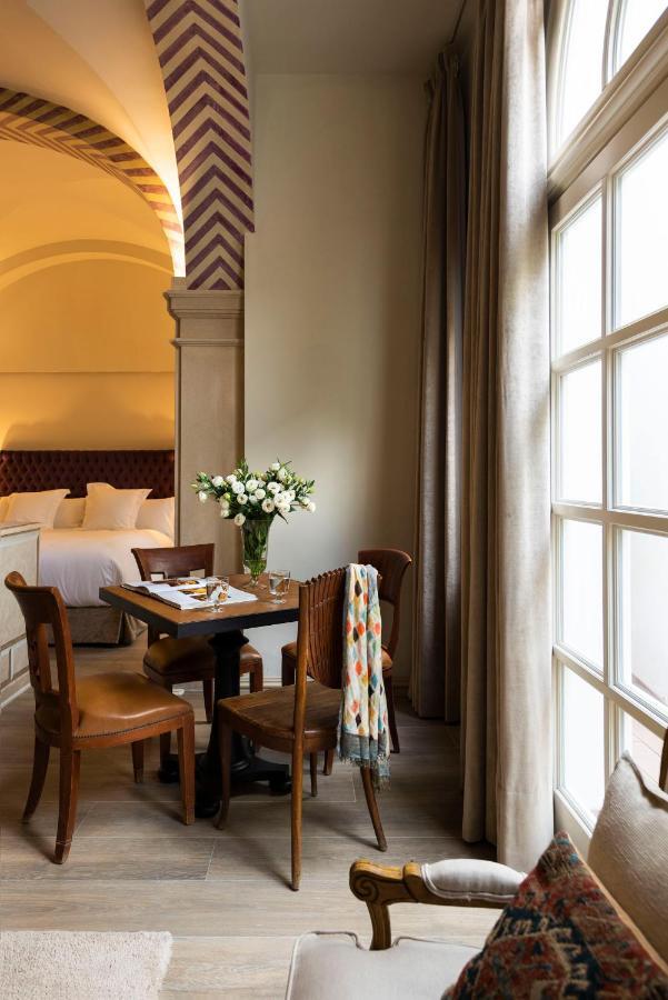 Casa De Triana Luxury Suites By Casa Del Poeta Севилья Экстерьер фото